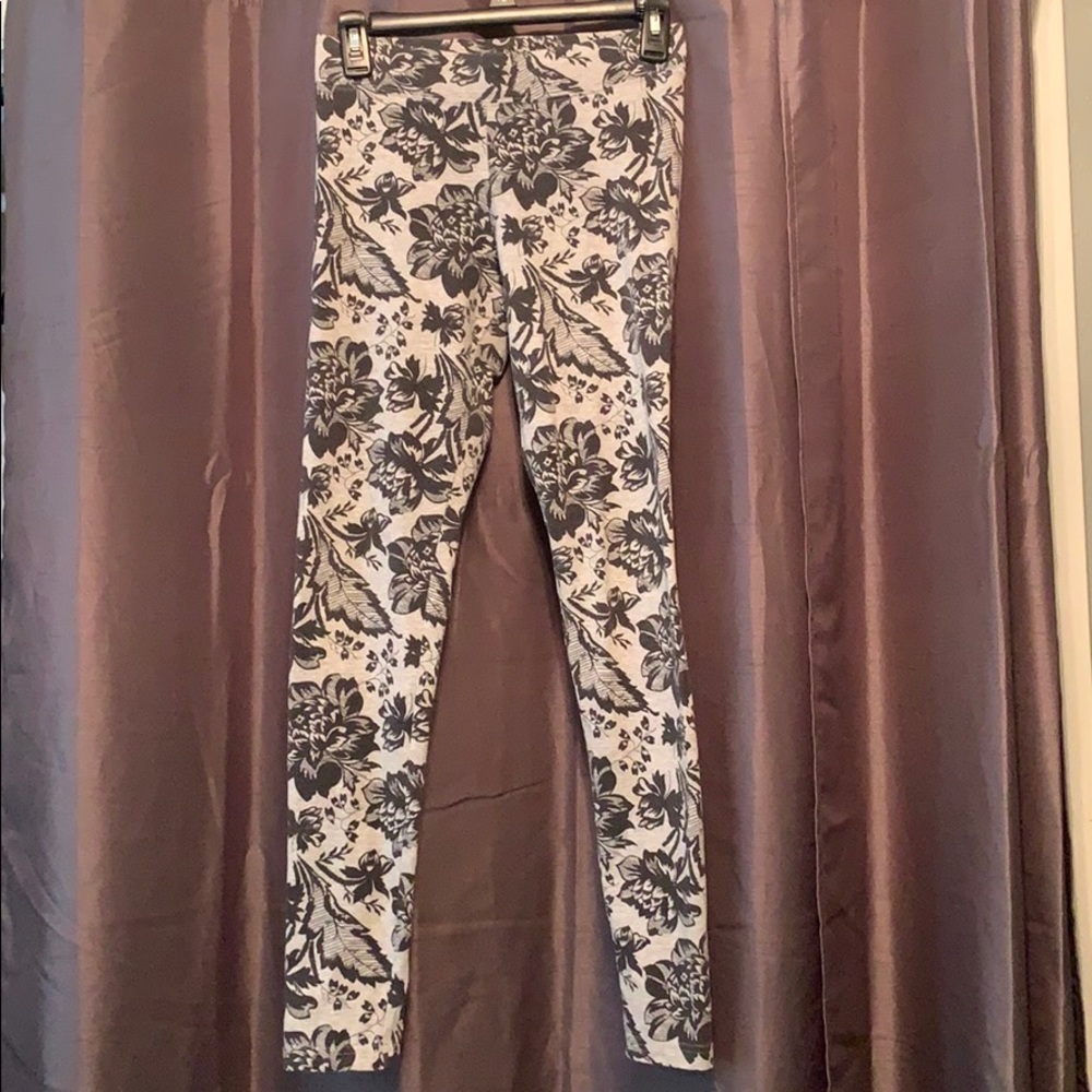 Leggings with flower design